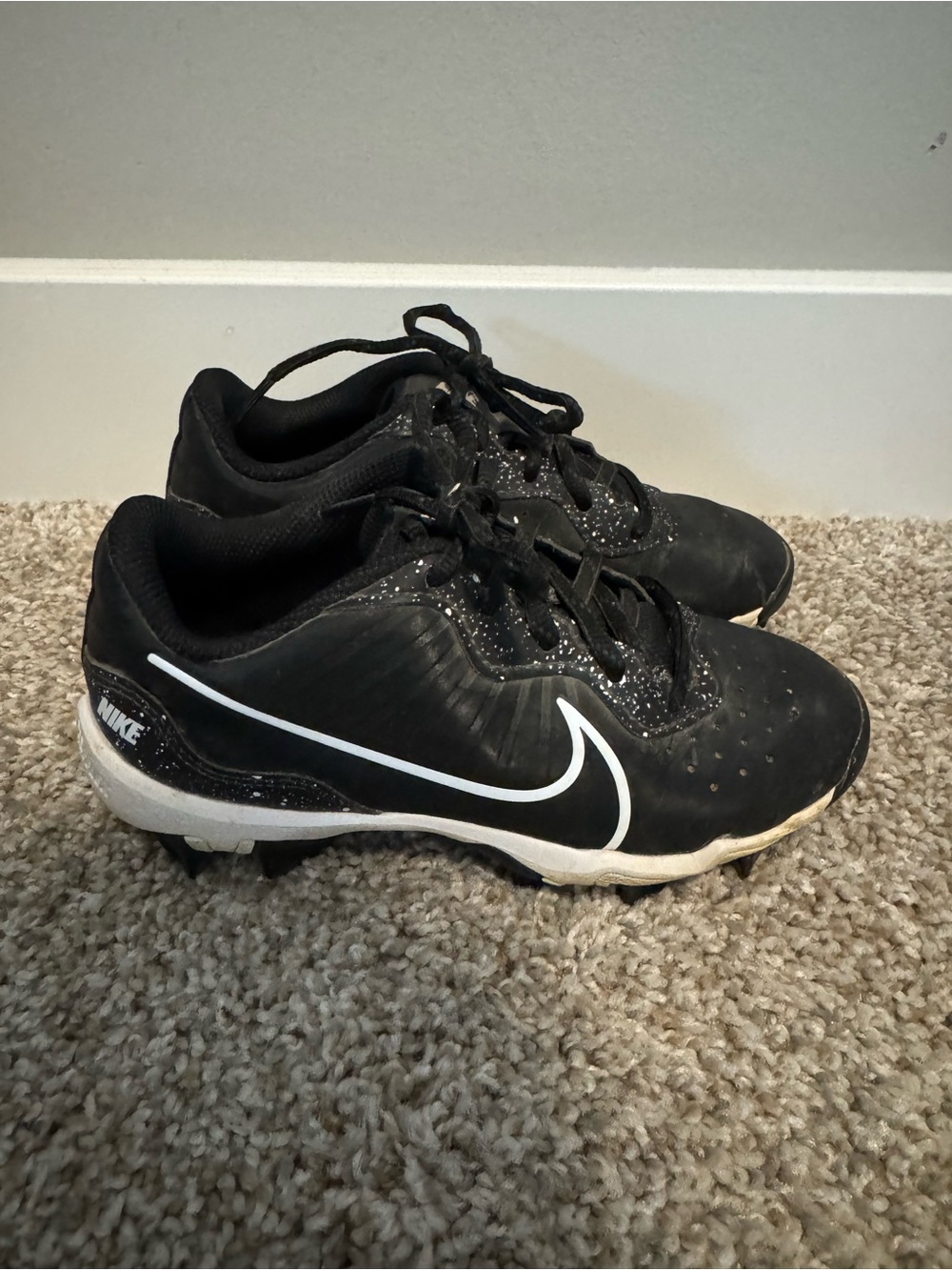 Nike Kids Black and White Cleats Size 13C